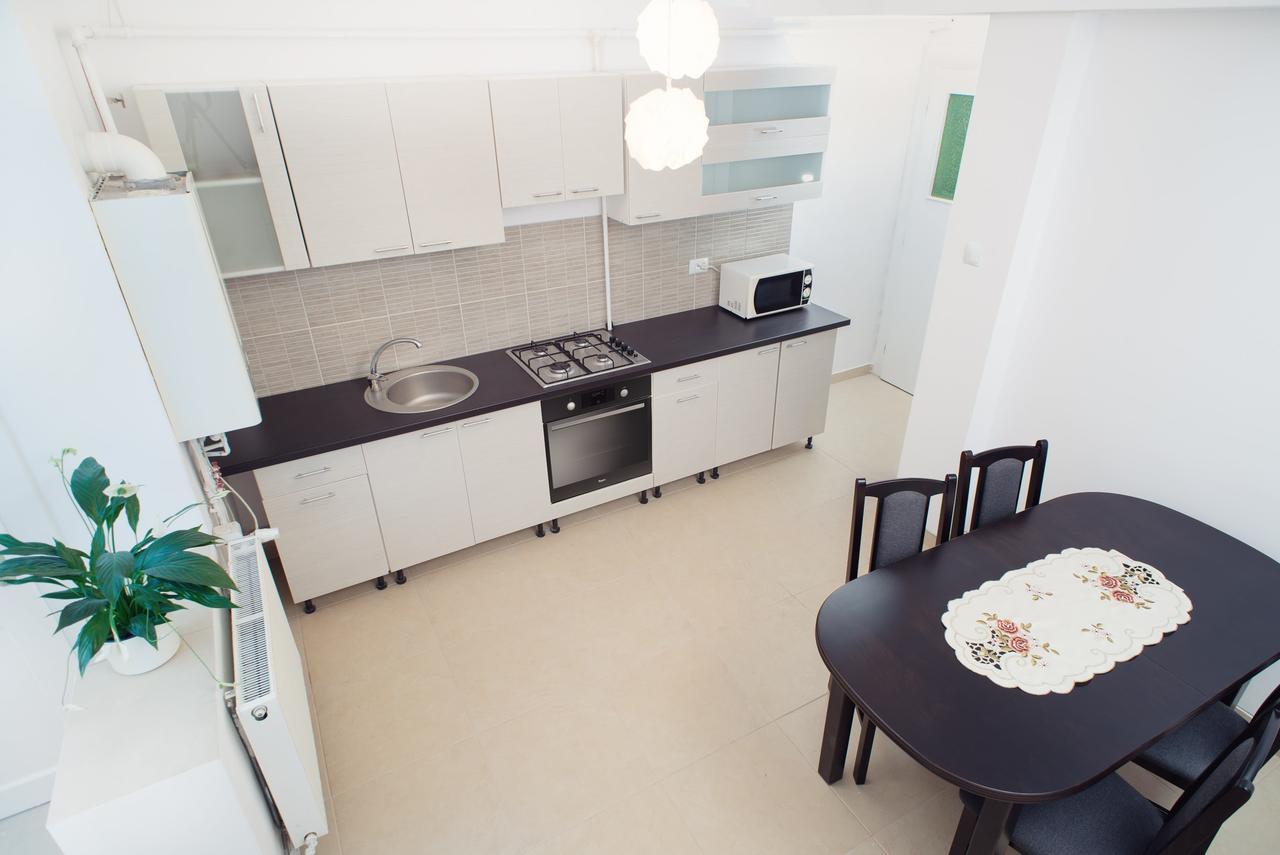 Sunshine Apartment Brasov Bagian luar foto