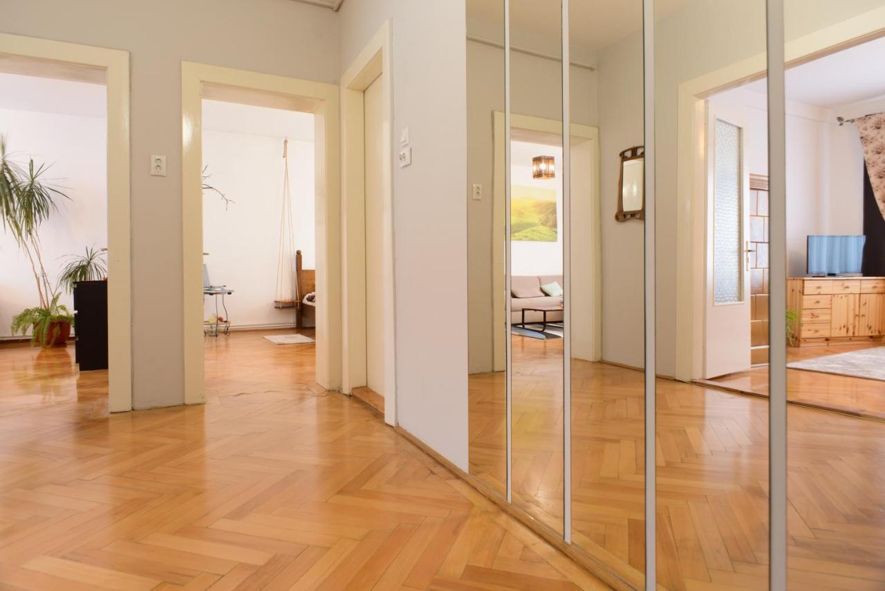 Sunshine Apartment Brasov Bagian luar foto
