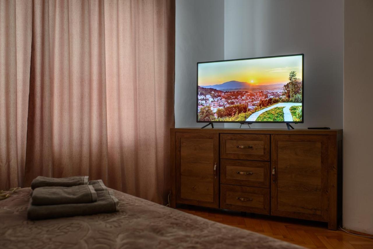 Sunshine Apartment Brasov Bagian luar foto