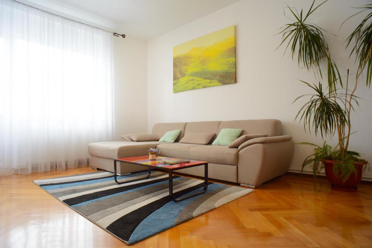 Sunshine Apartment Brasov Bagian luar foto